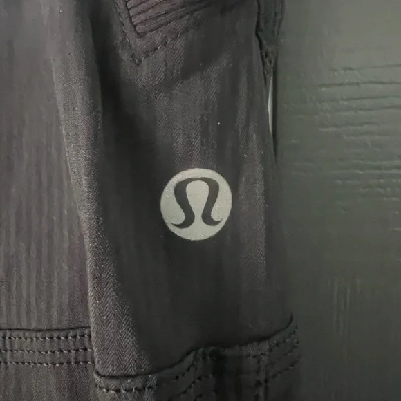 L-107 🍋 Lululemon 🍋 Dance Studio Crop 🔥 Gorgeous 🔥 - Picture 5 of 9